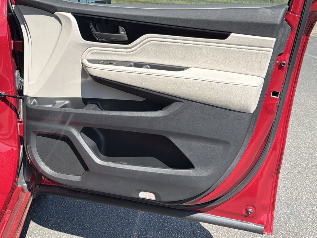 Used 2025 Honda Odyssey Touring image 14