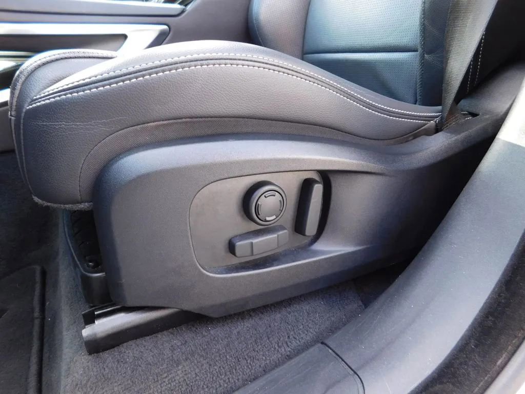 Used 2025 Jaguar F-PACE R-Dynamic S image 16