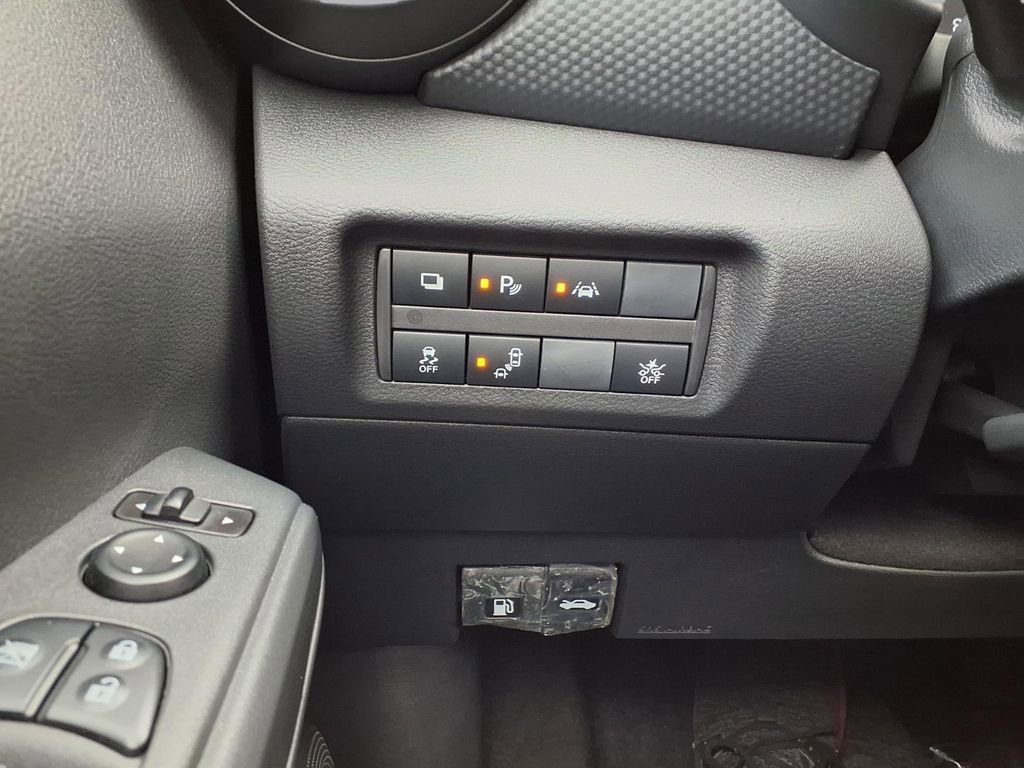 Certified 2025 Nissan Kicks Play S image 17