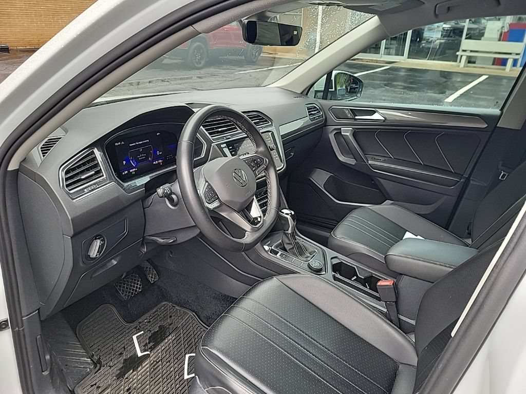 Used 2022 Volkswagen Tiguan SE AWD/4WD image 12