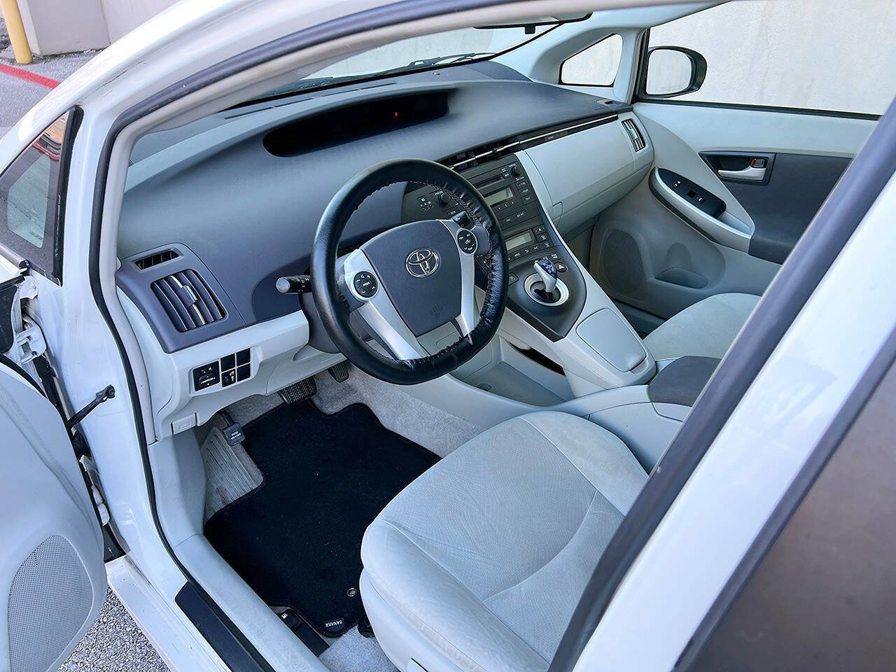 Used 2010 Toyota Prius Five image 30