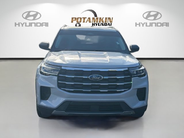 Used 2025 Ford Explorer Active RWD image 2