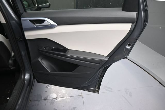 Used 2026 Volkswagen Taos SE FWD image 15