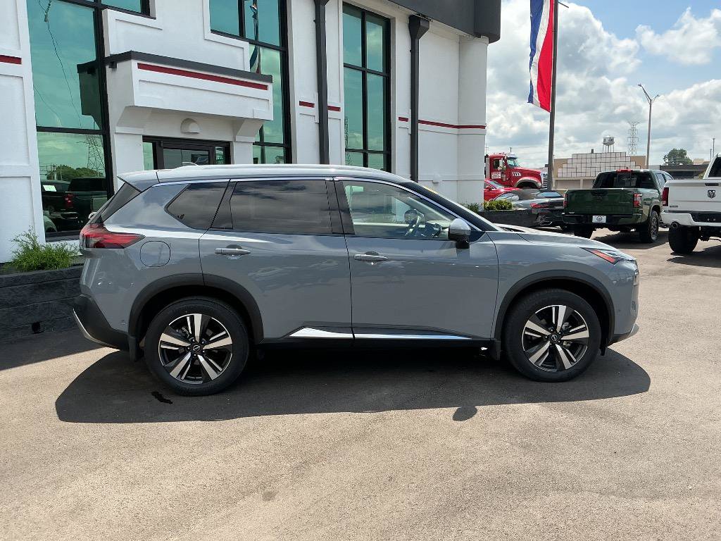 Used 2023 Nissan Rogue Platinum w/ Platinum Premium Package FWD image 6