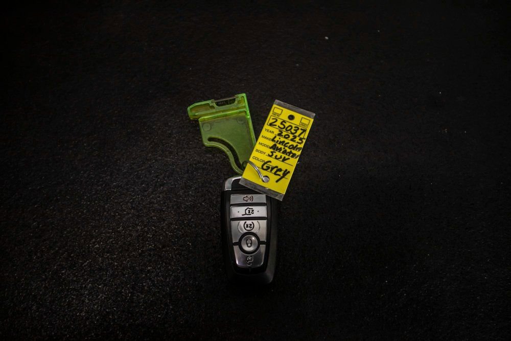 Used 2025 Lincoln Aviator Reserve w/ Equipment Group 201A image 38