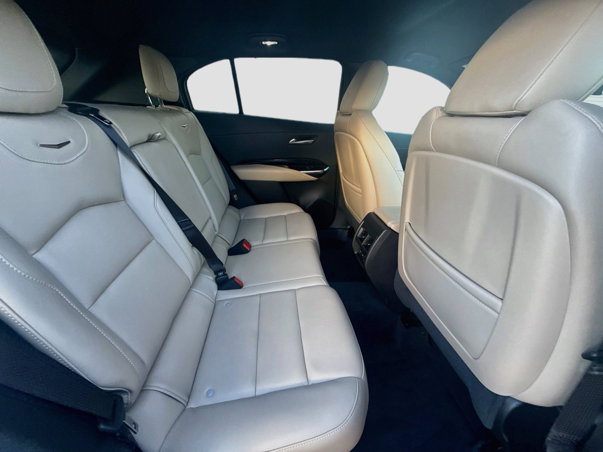 Used 2024 Cadillac XT4 Luxury w/ Cold Weather Package FWD image 26