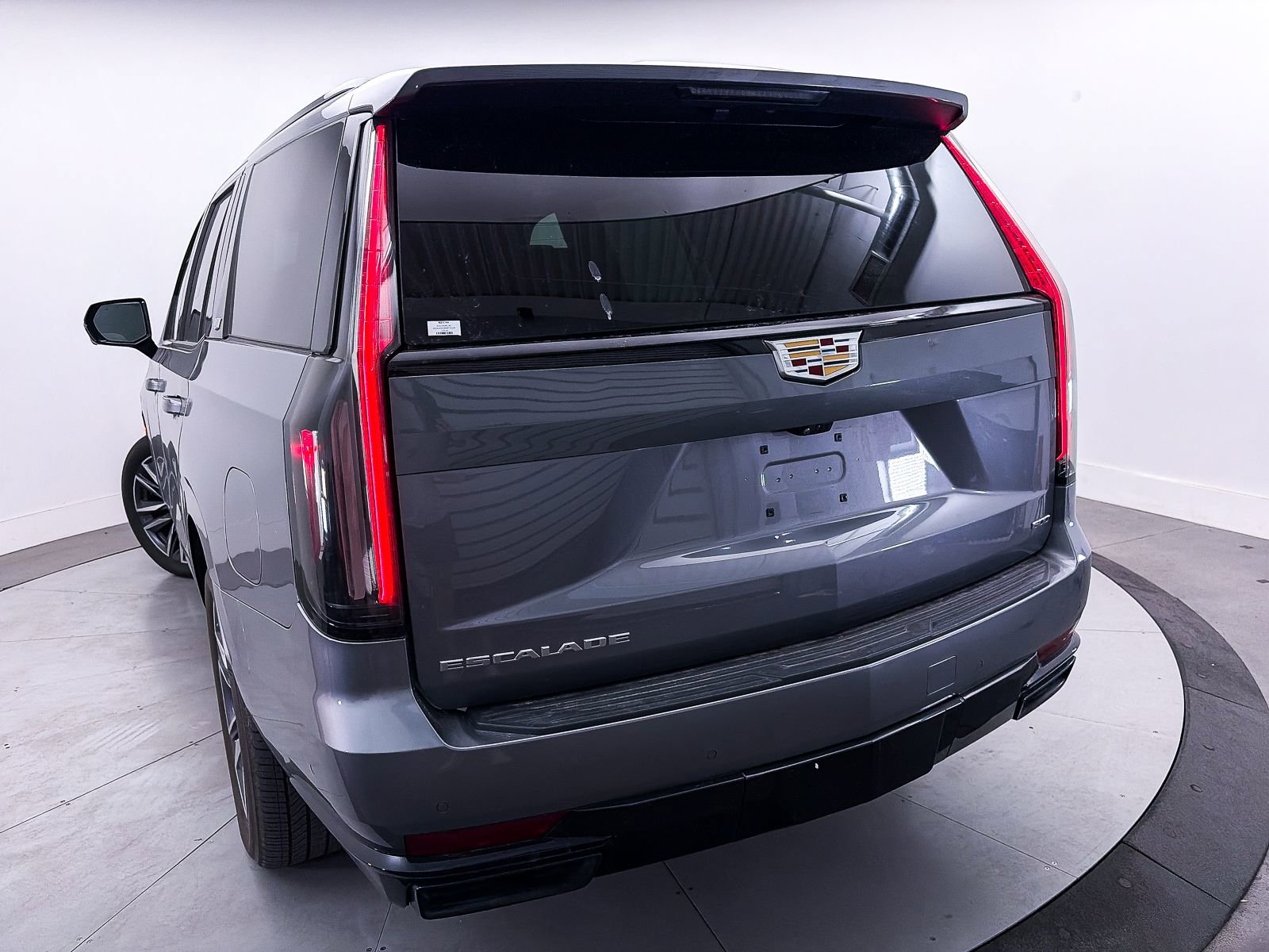 Used 2022 Cadillac Escalade Sport Platinum w/ Heavy-Duty Trailer Package AWD/4WD image 13