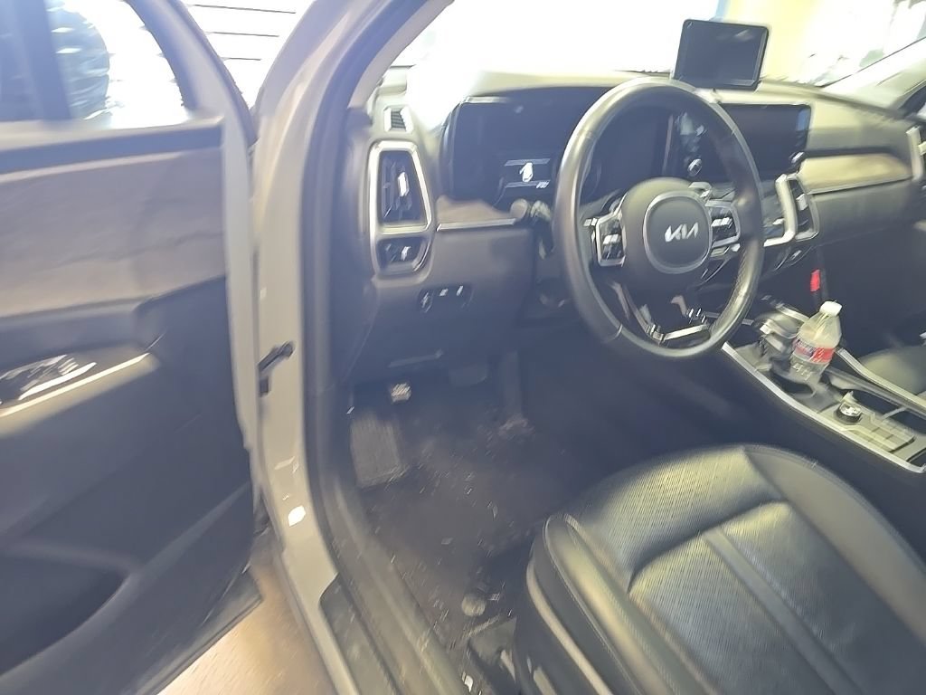 Used 2023 Kia Sorento S w/ Panoramic Sunroof Package AWD/4WD image 5