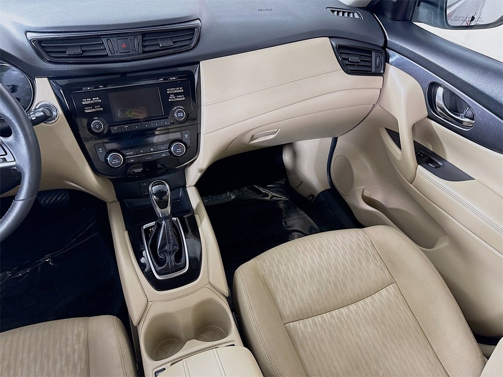 Used 2017 Nissan Rogue SV image 25