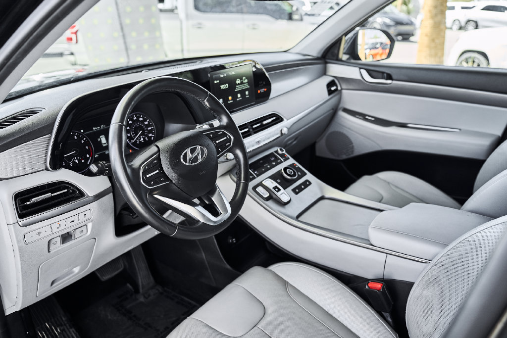 Used 2020 Hyundai Palisade SEL w/ Premium Package FWD image 2