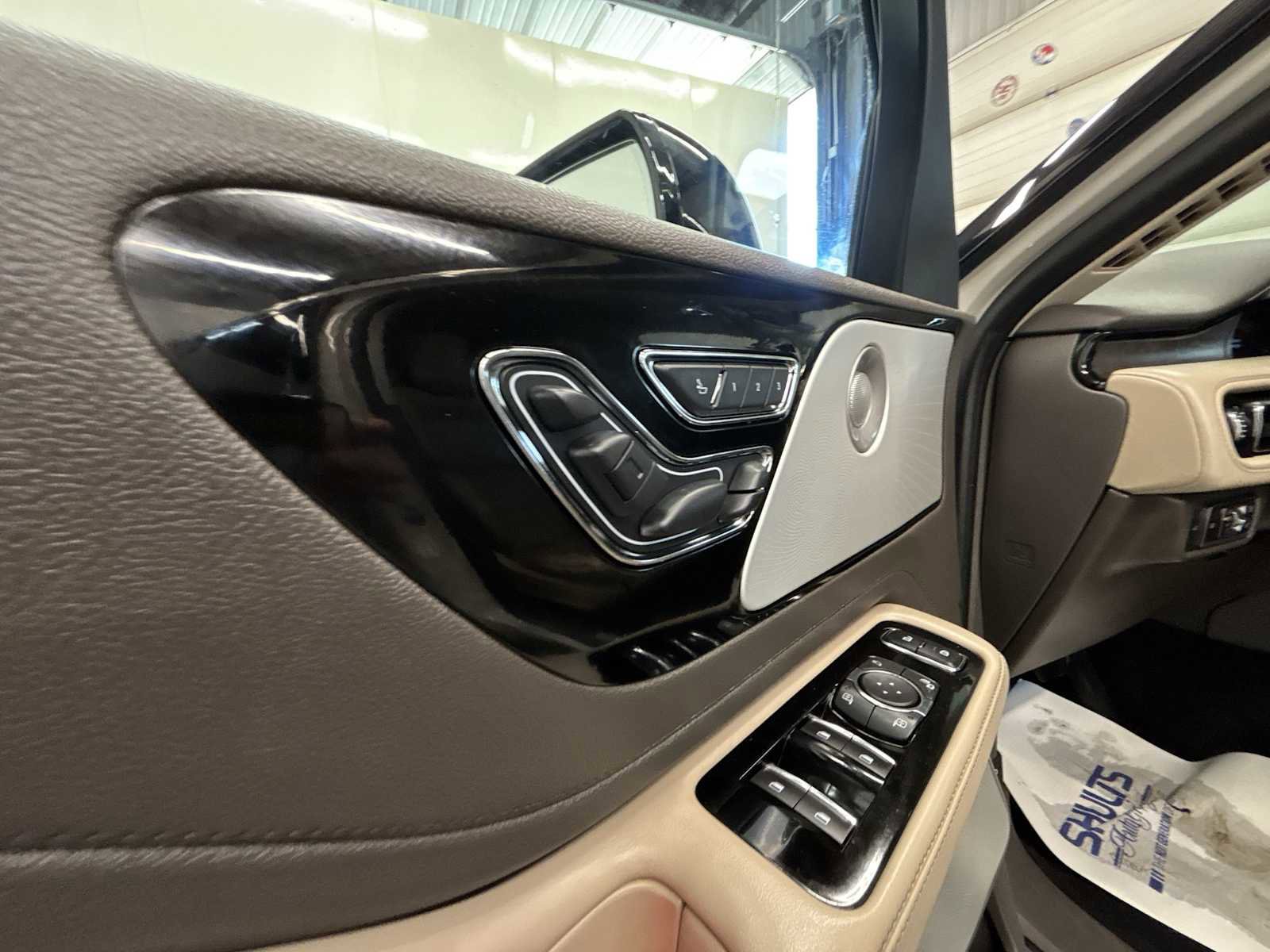 Used 2020 Lincoln Aviator Reserve w/ Equipment Group 202A AWD/4WD image 14
