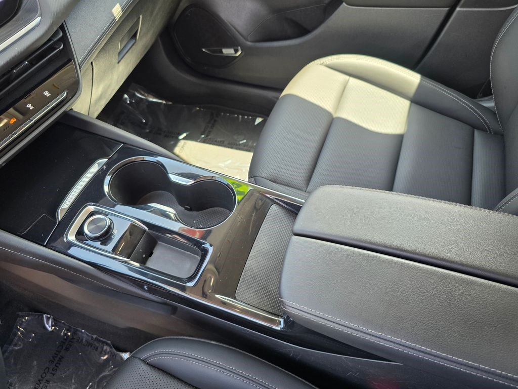 Used 2024 Buick Envision Preferred AWD/4WD image 25