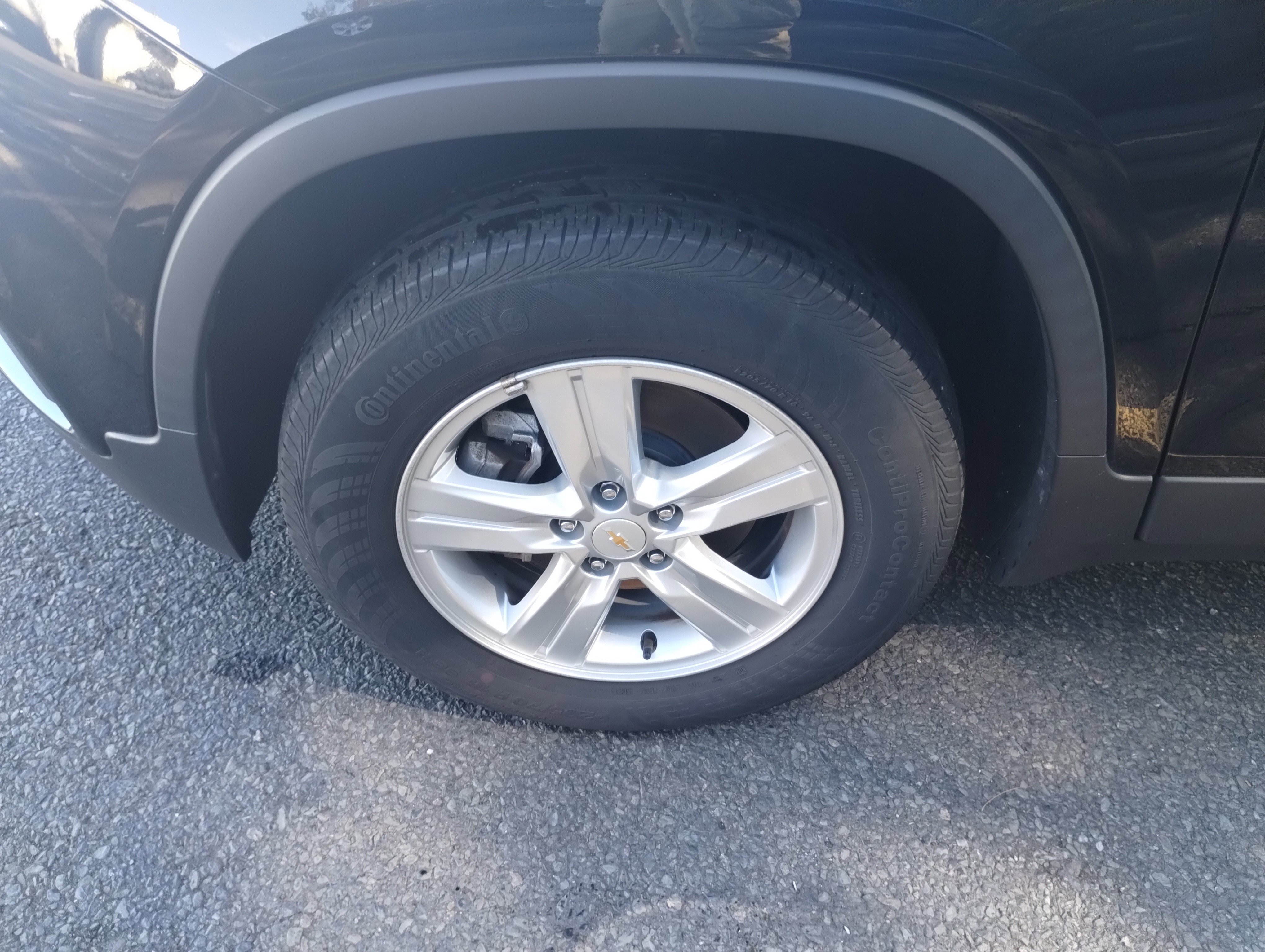 Used 2022 Chevrolet Trax LS w/ Tint and Cruise Package image 20