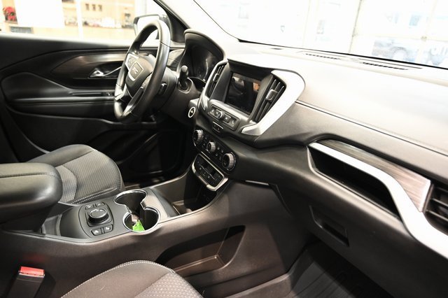 Used 2024 GMC Terrain SLE w/ Driver Convenience Package image 13