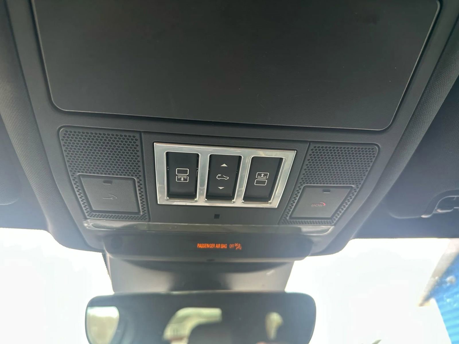 Used 2018 Land Rover Discovery HSE image 38