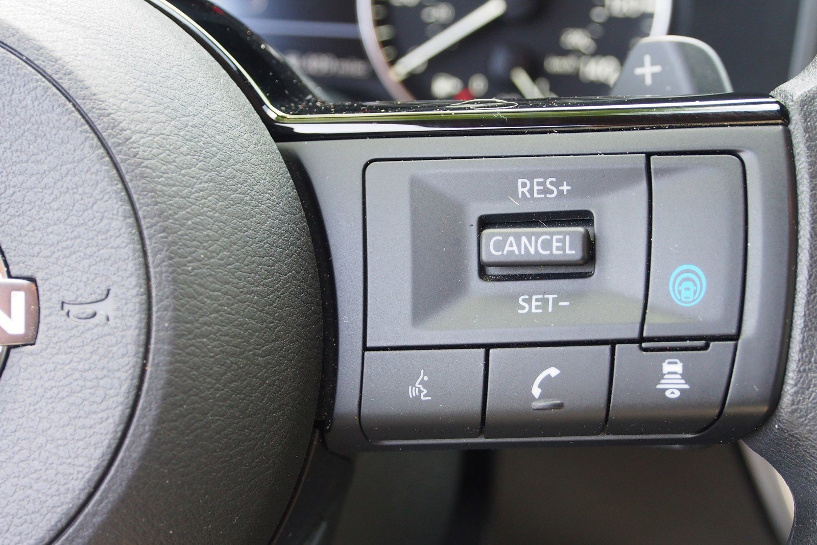 Used 2023 Nissan Rogue SV FWD image 23