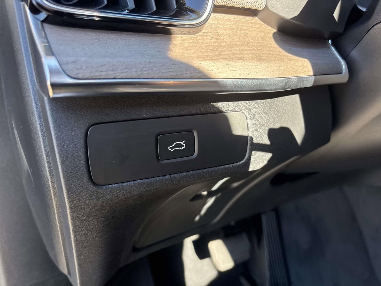 Used 2026 Volvo XC90 B6 Plus w/ Protection Package Premier AWD/4WD image 15