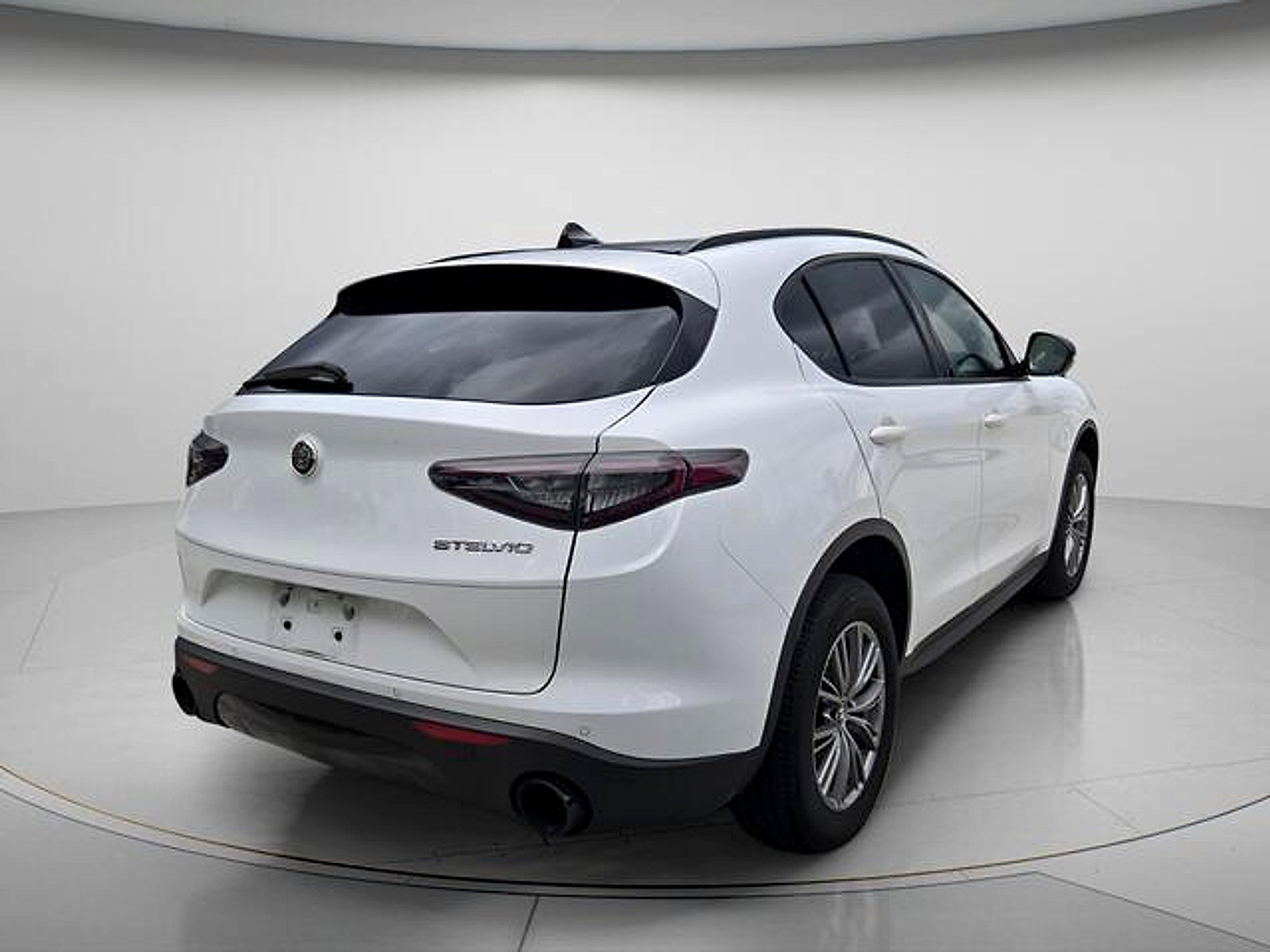 Used 2024 Alfa Romeo Stelvio Sprint RWD image 6