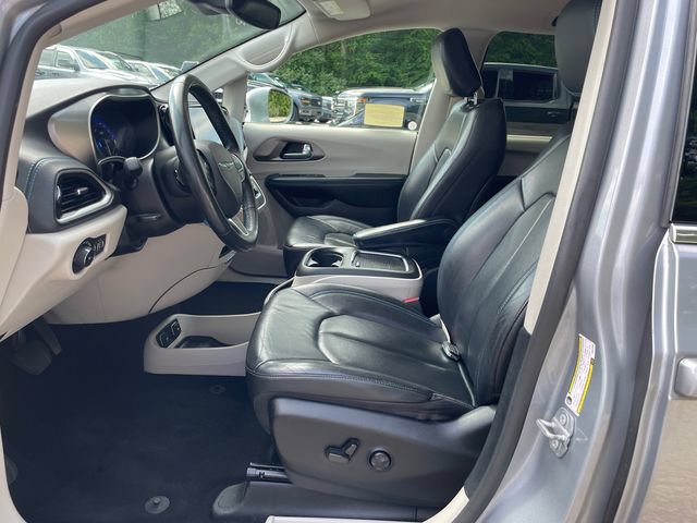 Used 2021 Chrysler Pacifica Touring-L FWD image 39