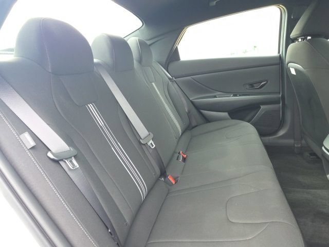 Certified 2025 Hyundai Elantra SEL FWD image 7