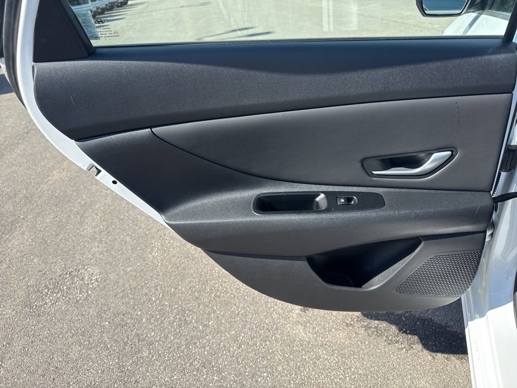 Used 2023 Hyundai Elantra SEL w/ Convenience Package image 27