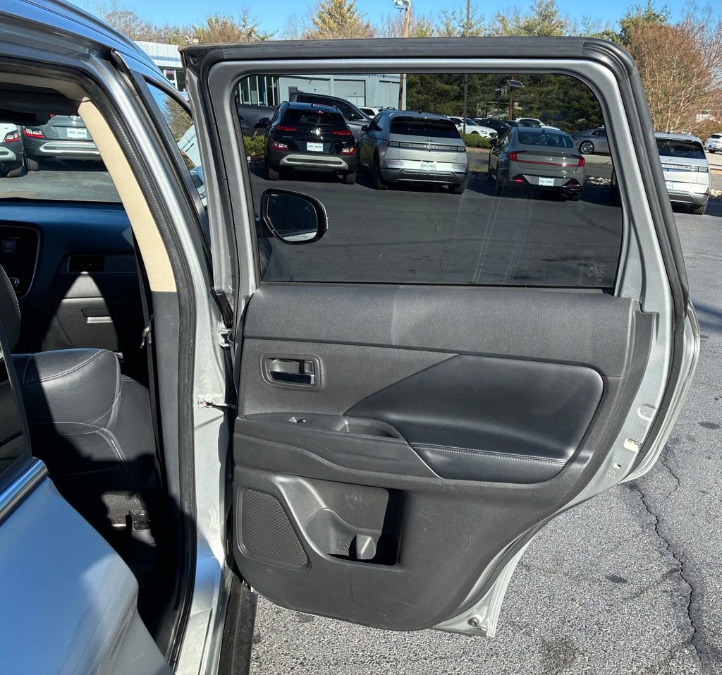 Used 2020 Mitsubishi Outlander SEL image 46