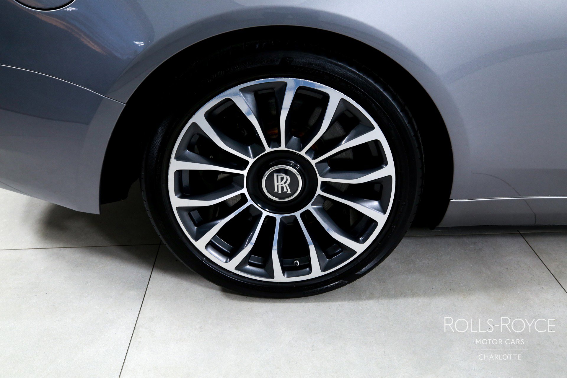 Used 2019 Rolls-Royce Dawn image 28