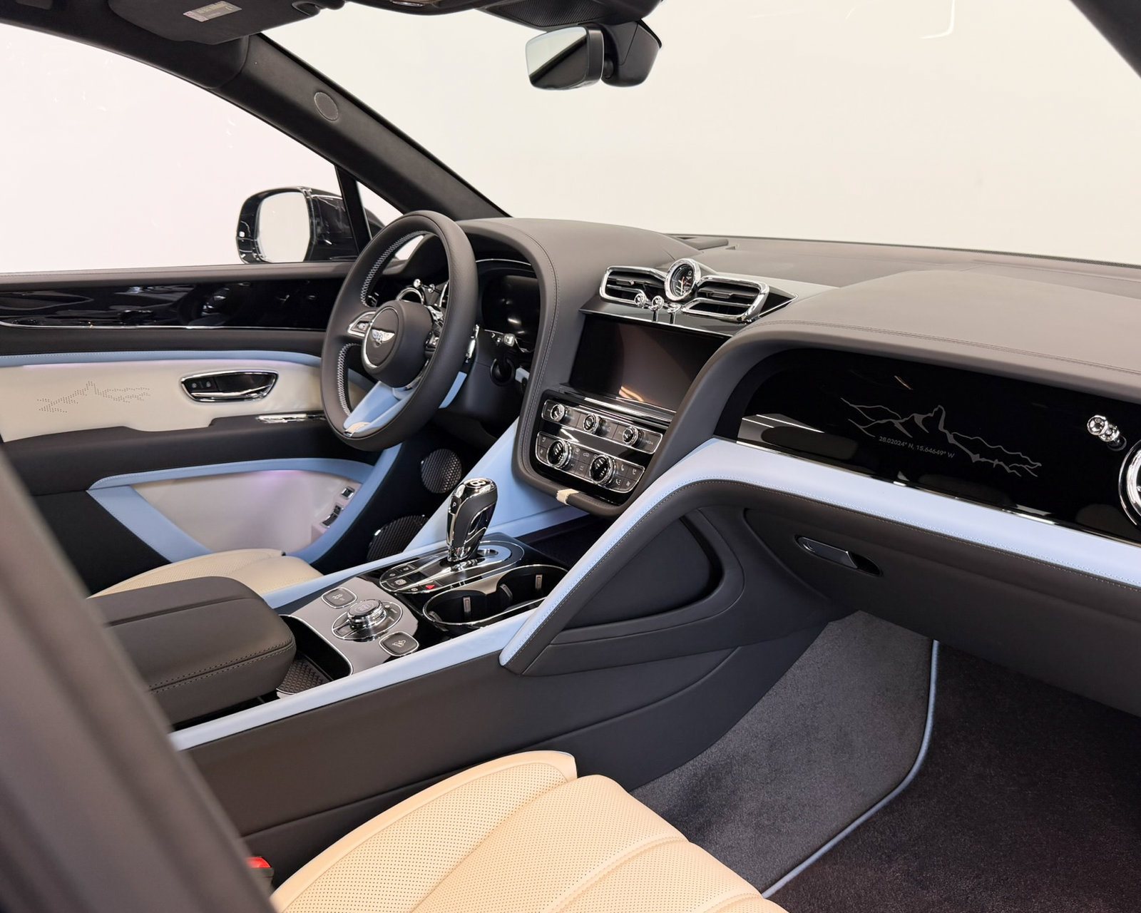 New 2027 Bentley Bentayga AWD/4WD image 2