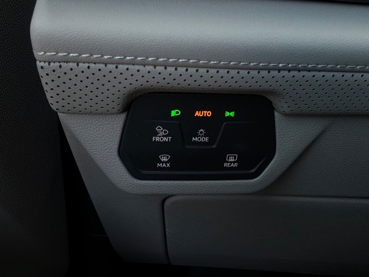 Used 2026 Volkswagen Atlas SE FWD image 29