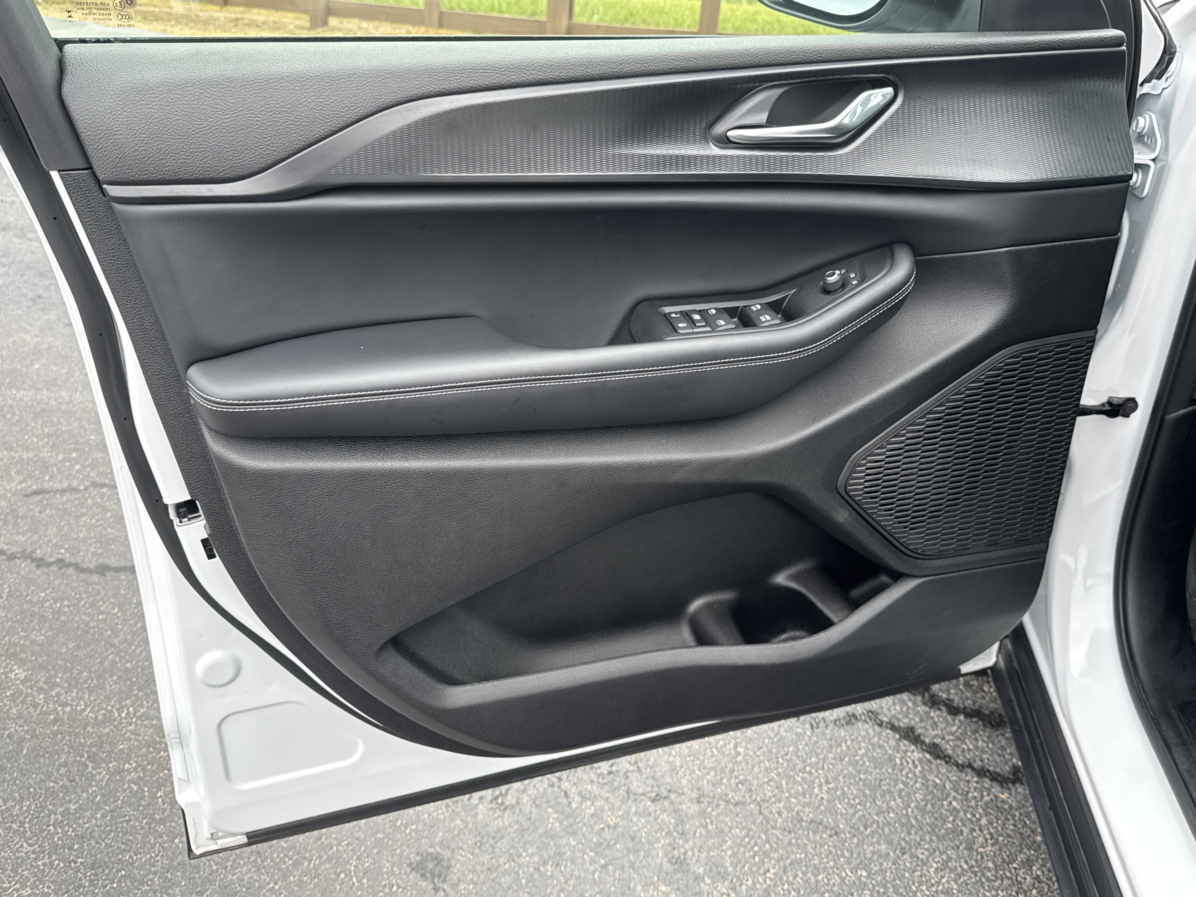 Used 2025 Jeep Grand Cherokee Laredo X w/ Luxury Tech Group I image 11