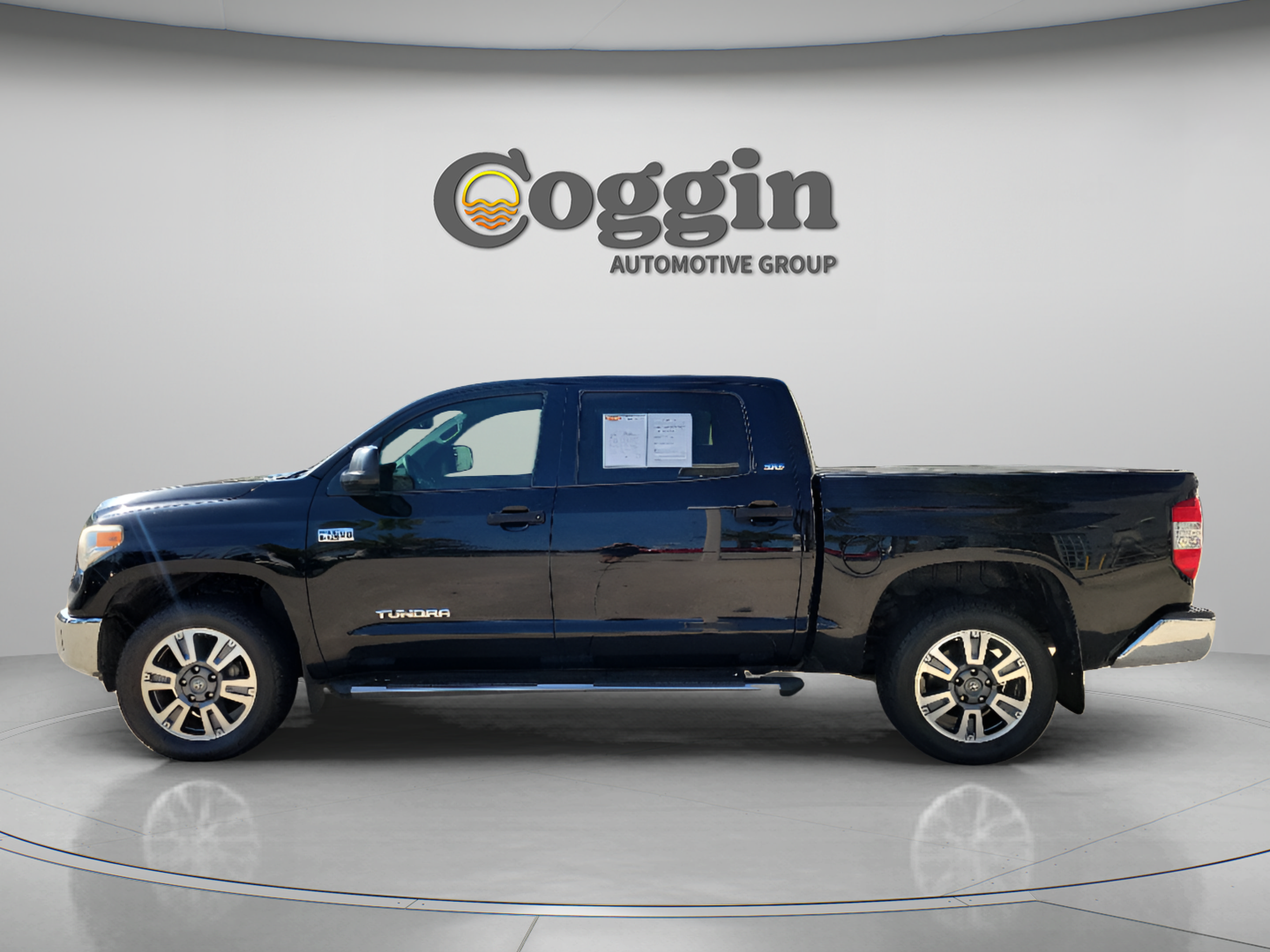 Used 2017 Toyota Tundra SR5 w/ SR5 Upgrade Package AWD/4WD image 2