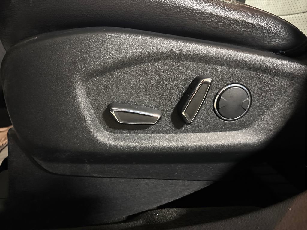 Used 2017 Ford Explorer XLT w/ Equipment Group 202A image 39