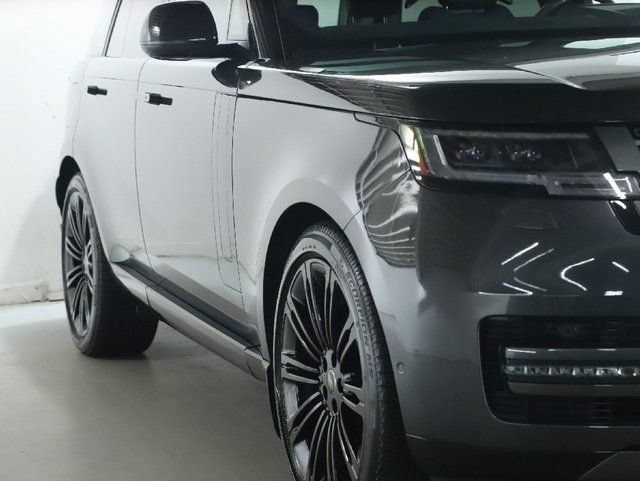Used 2025 Land Rover Range Rover SE AWD/4WD image 12