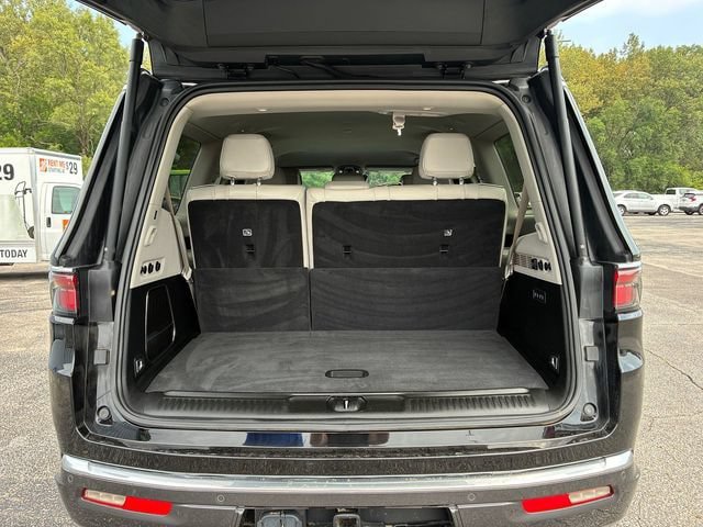 Used 2022 Jeep Wagoneer Series III AWD/4WD image 6