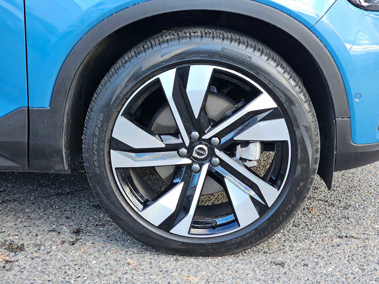 Certified 2024 Volvo XC40 B5 Plus w/ Protection Package Premier image 9