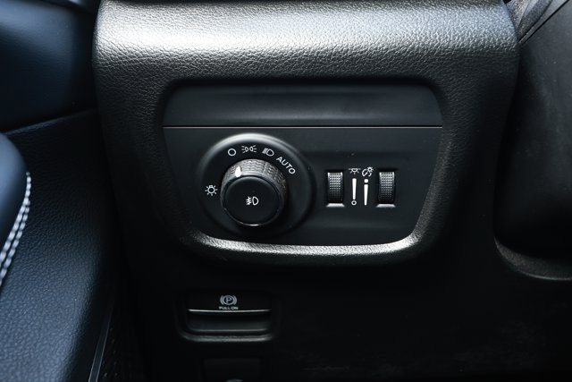 Used 2023 Jeep Grand Cherokee L Limited w/ Luxury Tech Group II AWD/4WD image 15