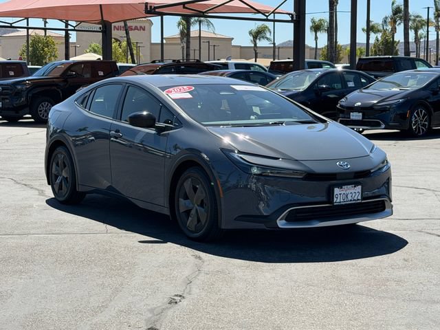 Used 2025 Toyota Prius Plug-In Hybrid FWD image 3
