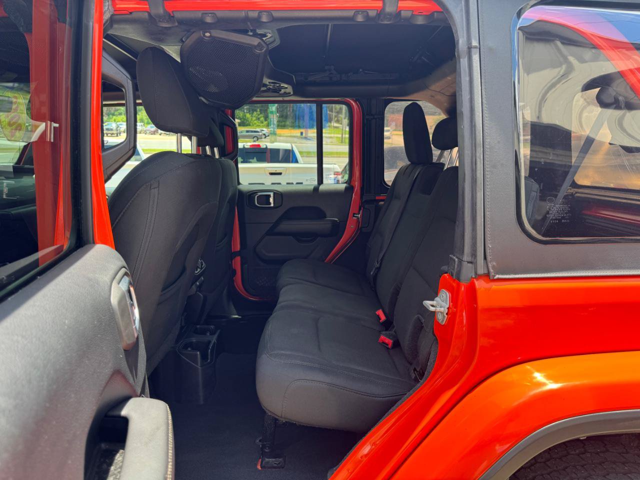 Used 2018 Jeep Wrangler Unlimited Sahara AWD/4WD image 14