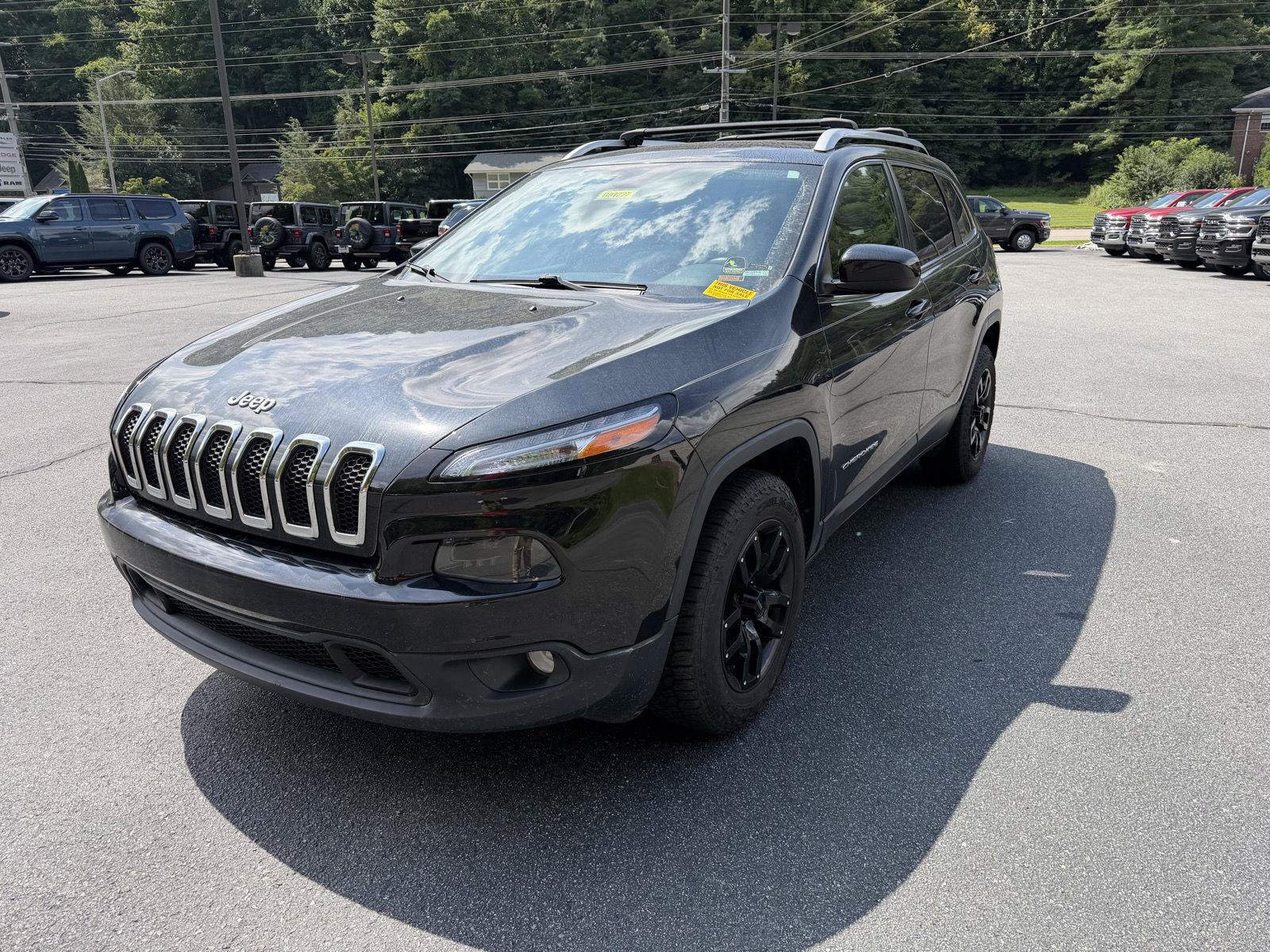 Used 2015 Jeep Cherokee Latitude w/ Trailer Tow Group AWD/4WD image 3