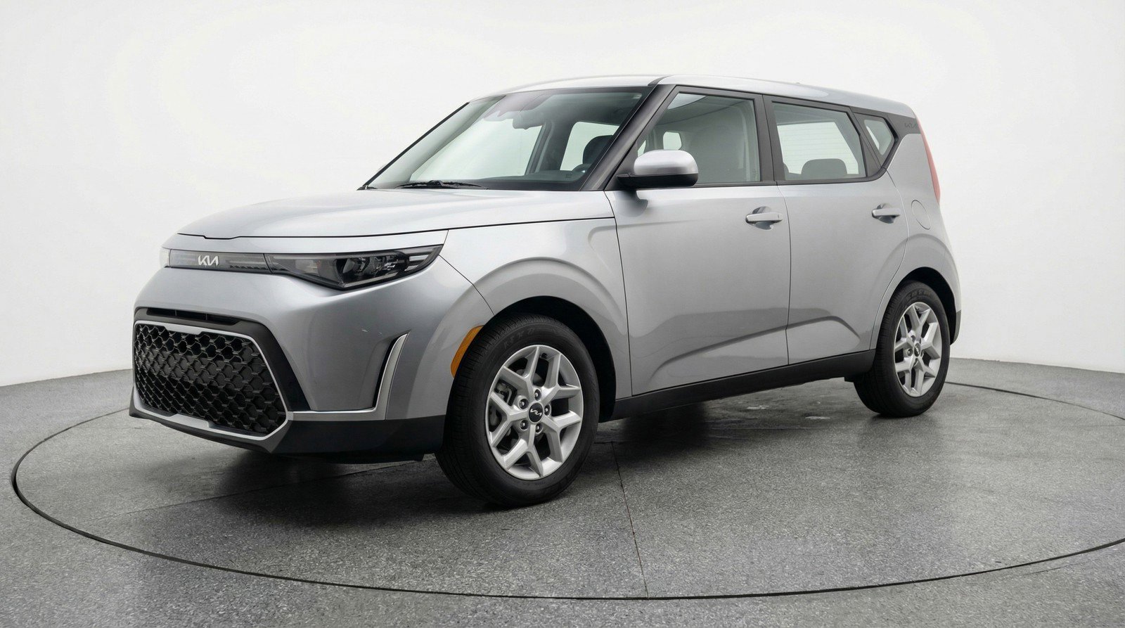 Used 2025 Kia Soul LX w/ LX Technology Package image 3