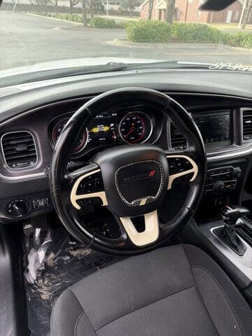 Used 2018 Dodge Charger SXT image 12