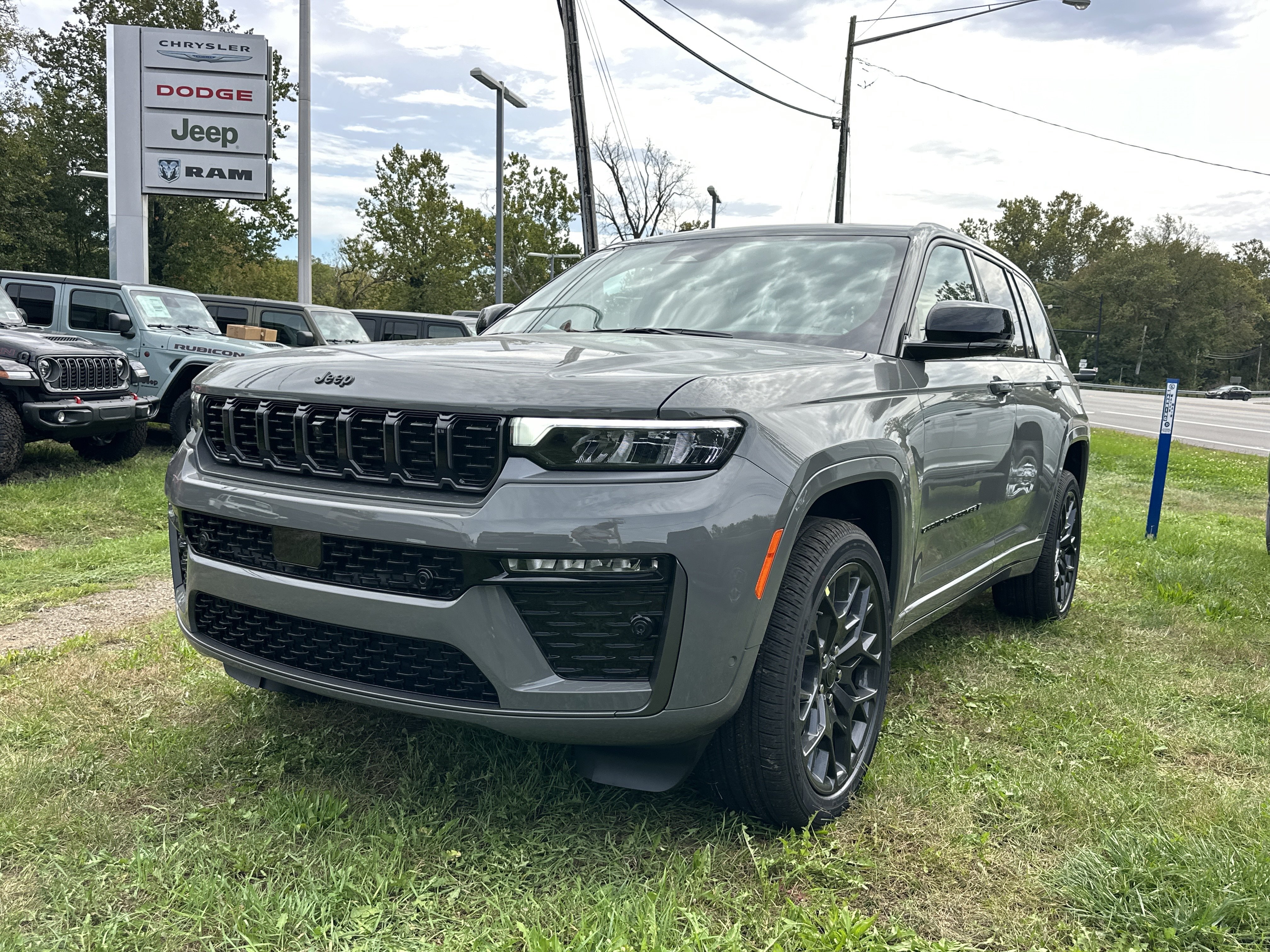 New 2027 Jeep Grand Cherokee Summit AWD/4WD image 25