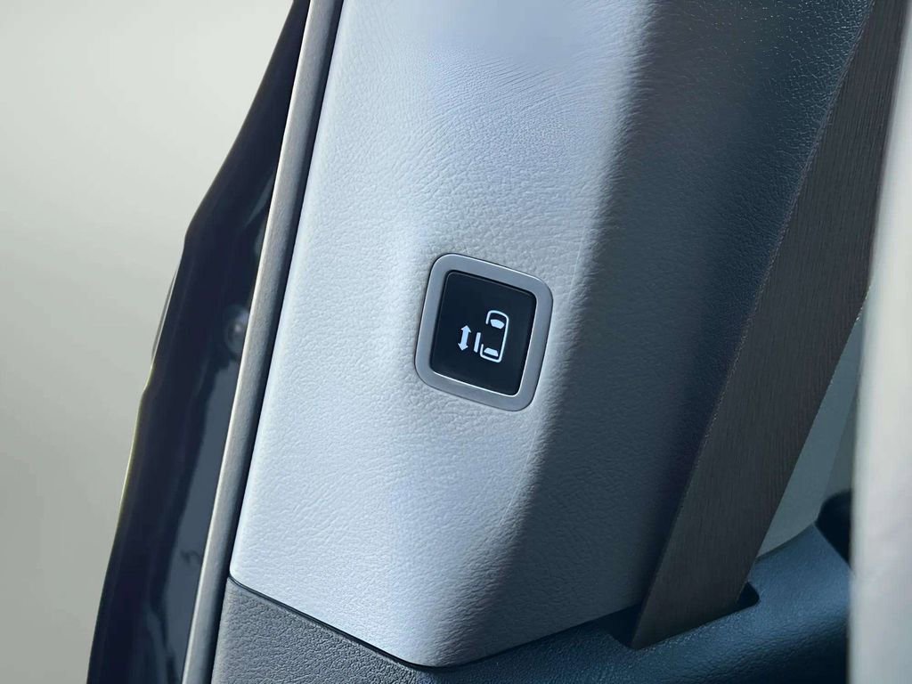 Used 2019 Chrysler Pacifica Touring-L FWD image 23