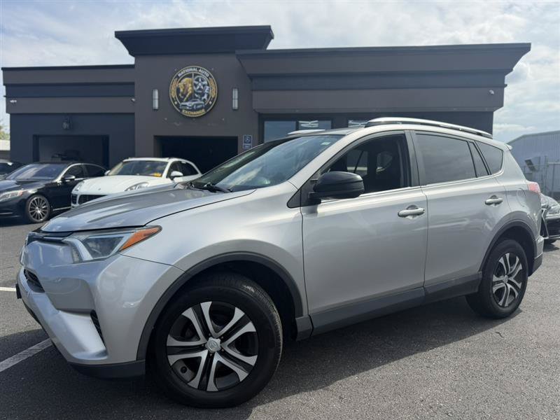 Used 2016 Toyota RAV4 LE AWD/4WD image 1