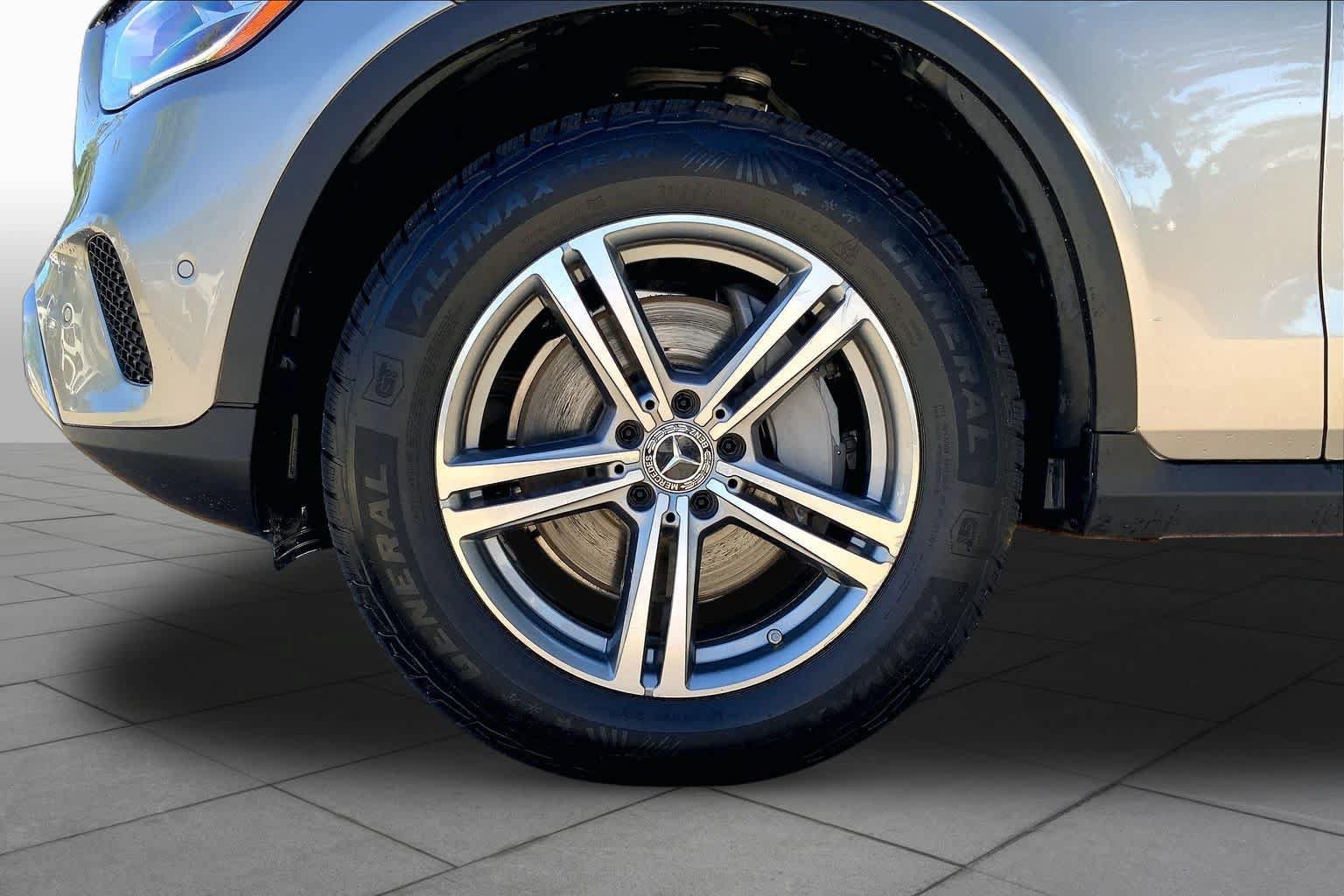 Used 2021 Mercedes-Benz GLC 300 4MATIC image 11