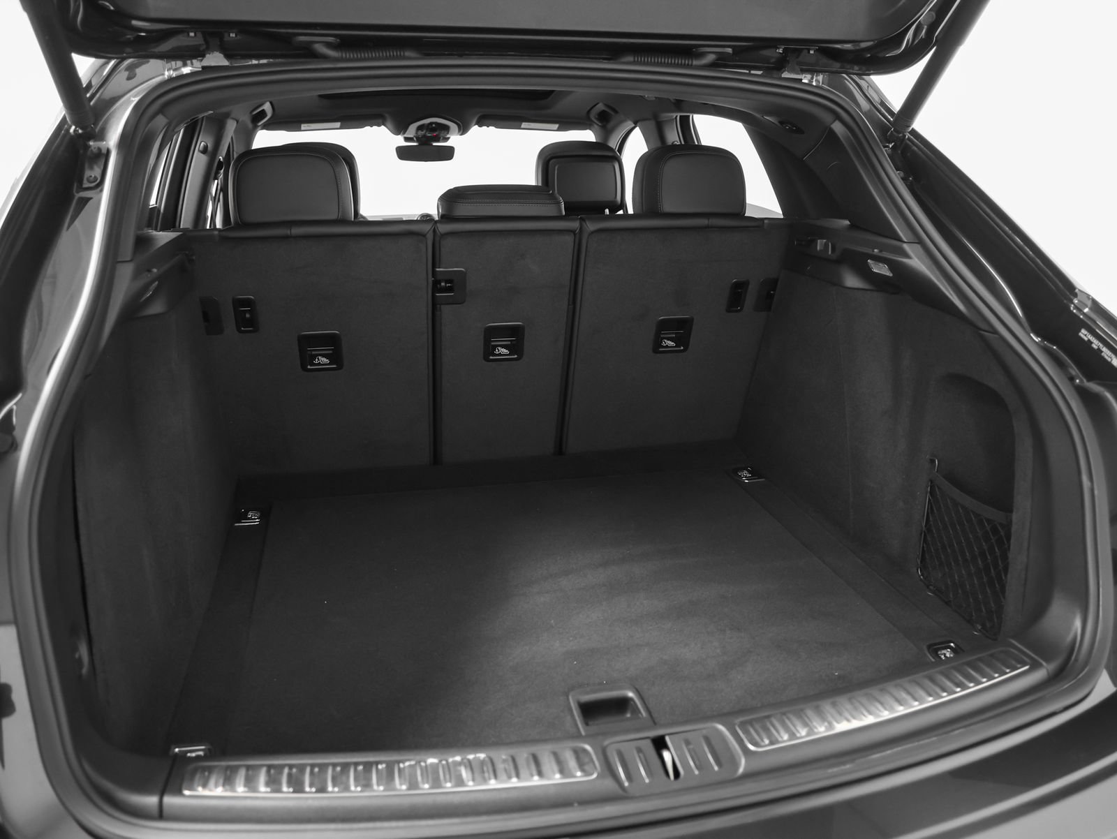 Certified 2026 Porsche Macan AWD/4WD image 19