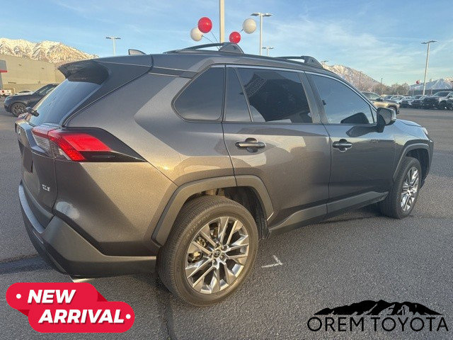 Used 2022 Toyota RAV4 XLE Premium image 16