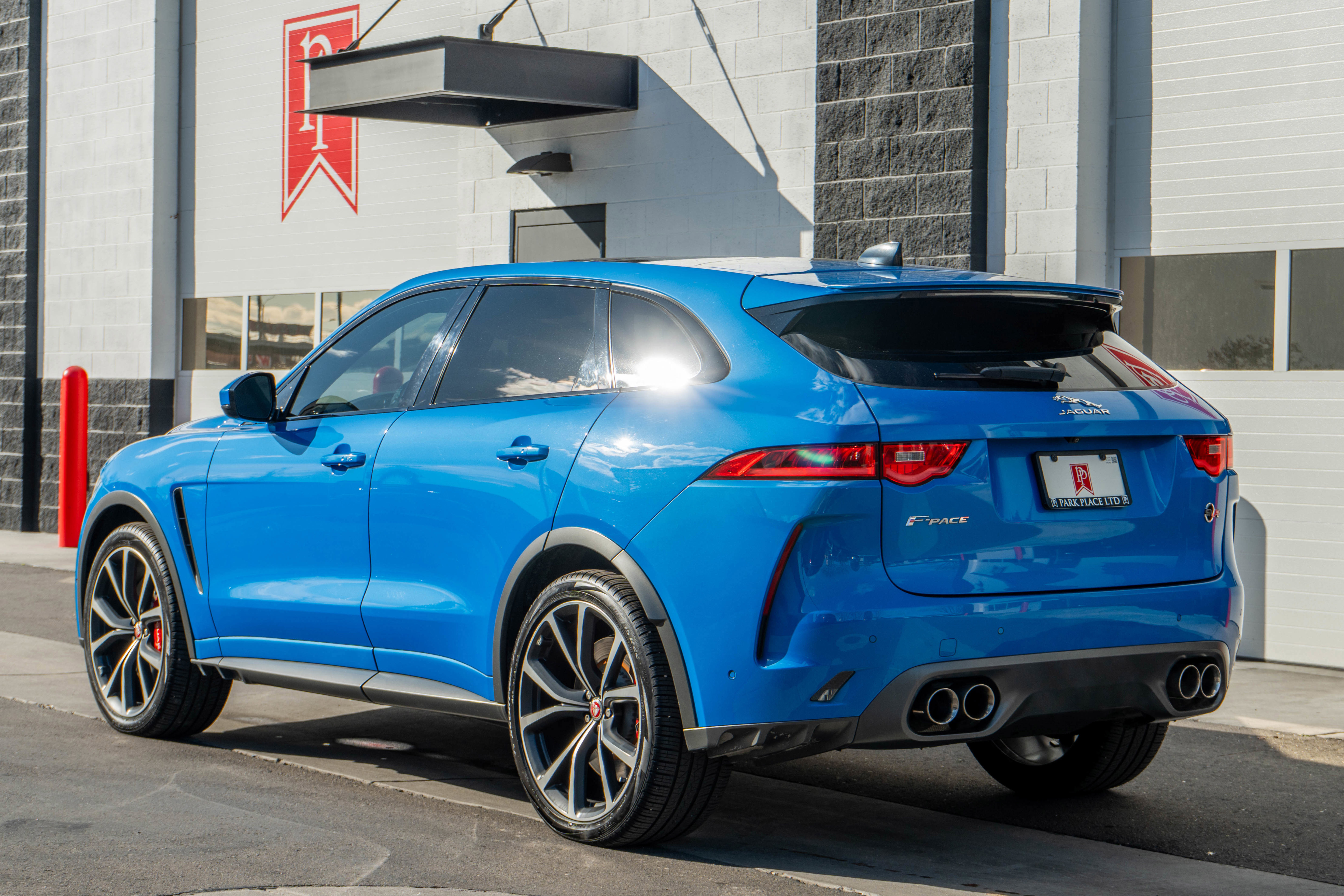 Used 2020 Jaguar F-PACE SVR image 36