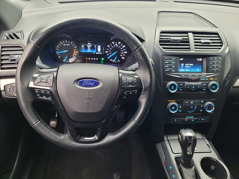 Used 2018 Ford Explorer XLT image 22
