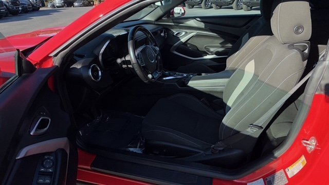 Used 2020 Chevrolet Camaro LT image 5